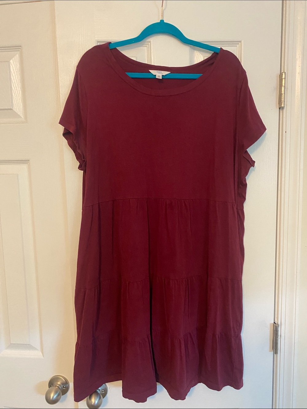 Time and Tru Short Sleeve Tiered Tunic Dress in Burgundy